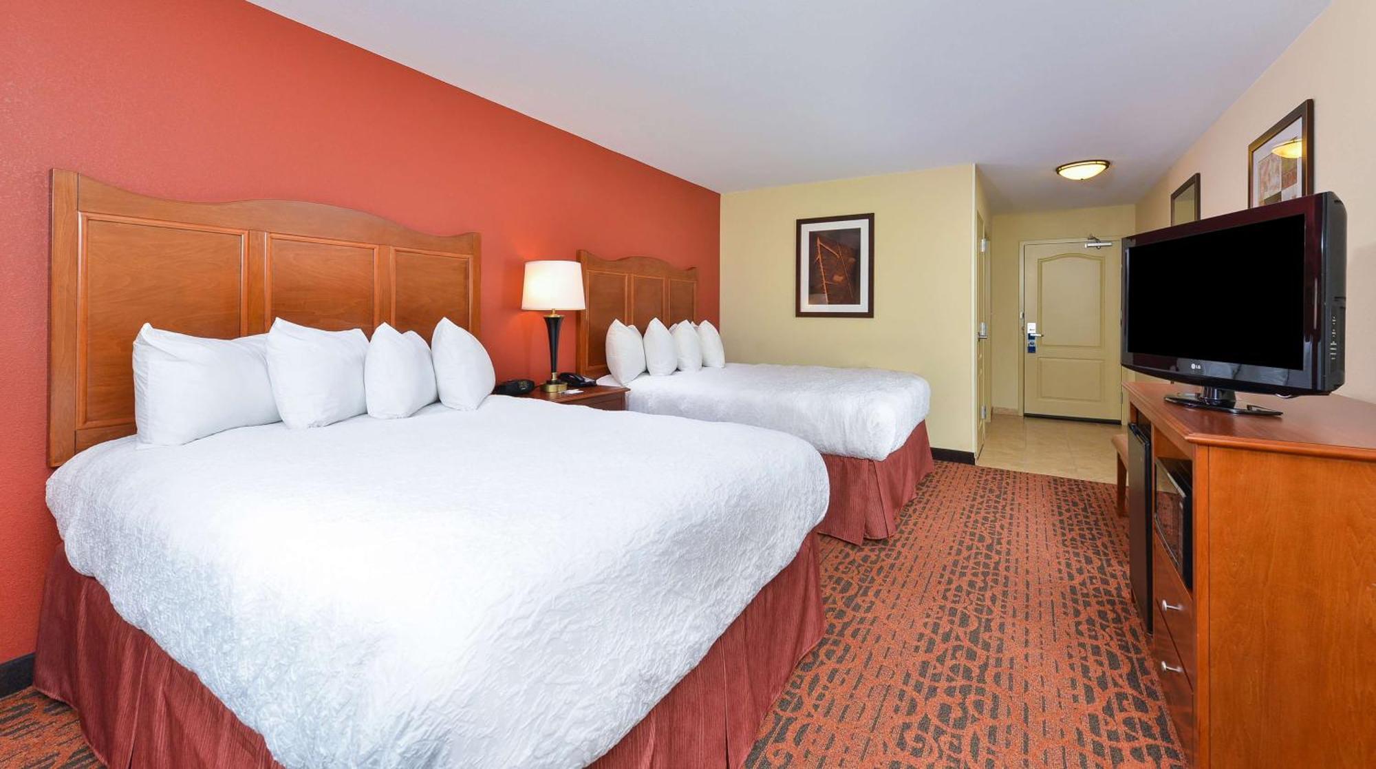 Hampton Inn Clinton Exterior photo